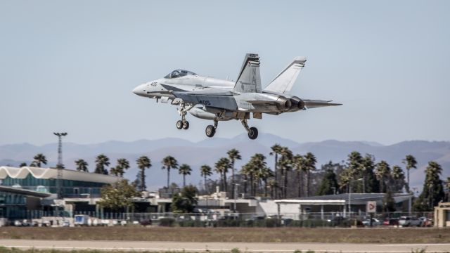 McDonnell Douglas FA-18 Hornet —