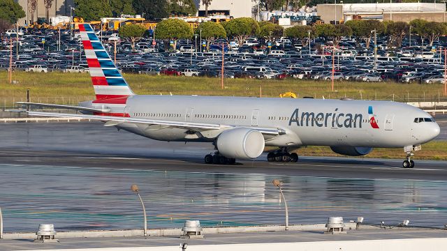 BOEING 777-300ER (N725AN)