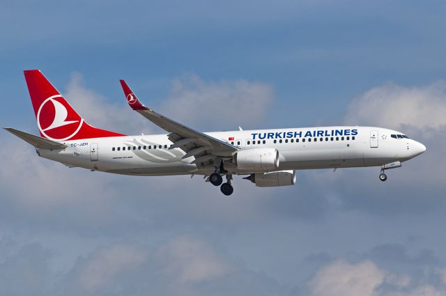 Boeing 737-800 (TC-JZH) - Final Rwy16L LTBJ/ADB