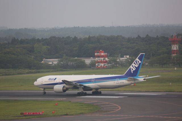 Boeing 777-200 (JA707A)