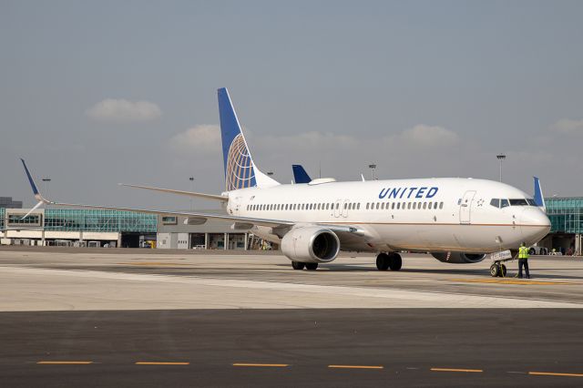 Boeing 737-800 (N76514)