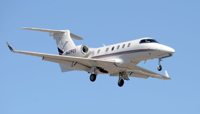 Embraer Phenom 300 (N409QS)