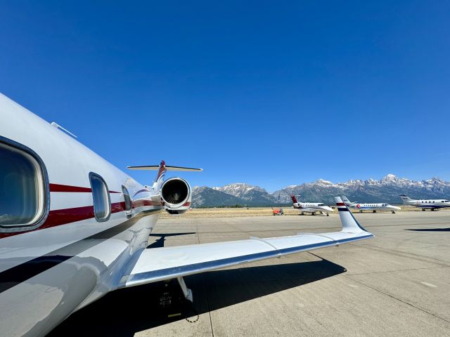 Learjet 55 (N628EK)