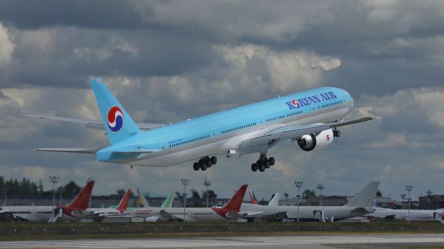 BOEING 777-300 (HL8250) - BOE955 makes a missed approach to runway 16R during the 2nd test flight on 6/19/12. (LN:1023 c/n 37650).