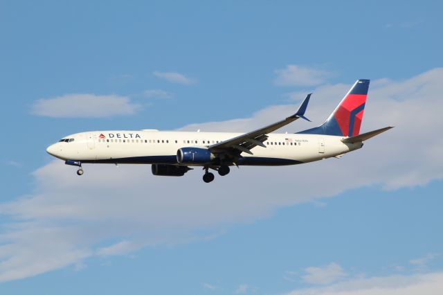Boeing 737-900 (N861DN) - View in full for highest quality.br /Delta 737-932ER on final to 35L.