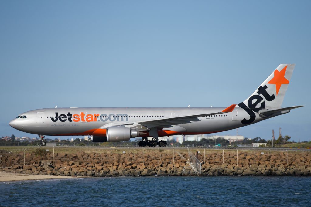 Airbus A330-200 (VH-EBK)