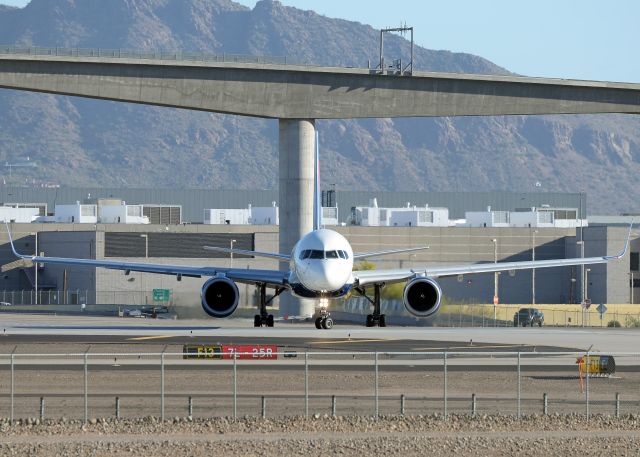 BOEING 757-300 (N587NW)