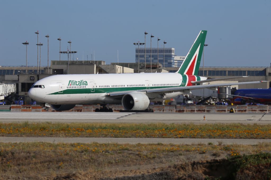 Boeing 777-200 (EI-ISO)