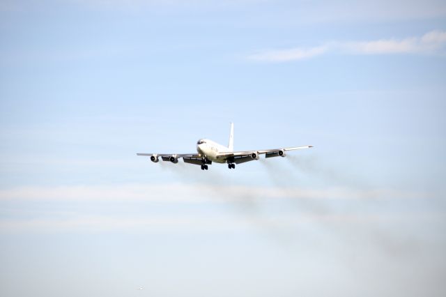 Boeing 707-300 (LXN20000) - NATO B-707-307C final approach on 025L (20/11/2009)