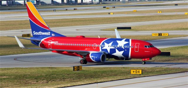 Boeing 737-700 (N922WN) - Tennessee One just landed at John Glenn International (KCMH) and is seen on taxiway D4.