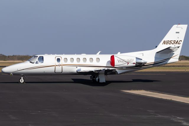 Cessna Citation V (N853AC) - A Private Citation Encore+ parked at one of the hard stands on the ramp --> following a flight from Goshen (GSH). Traffic has started to pick back up at Alice Int'l. [1920px]