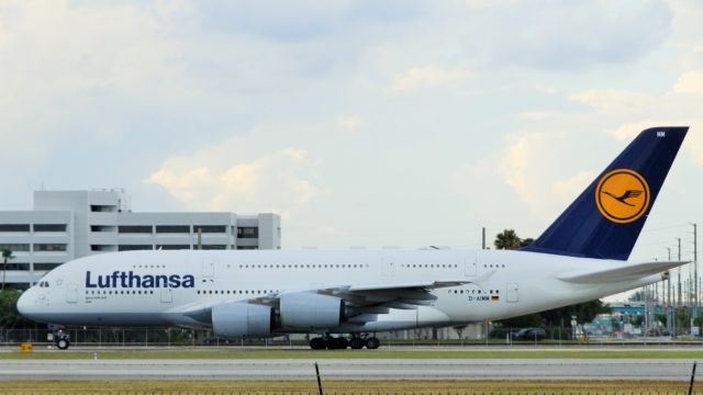 Airbus A380-800 (D-AIMM)