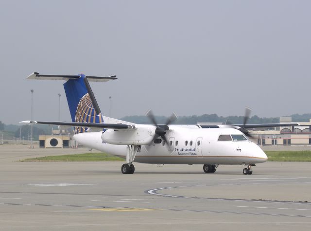 de Havilland Dash 8-200 (N369PH)