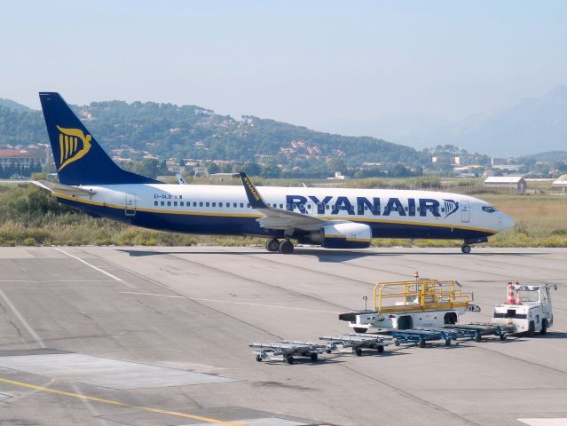 Boeing 737-800 (EI-DLD)