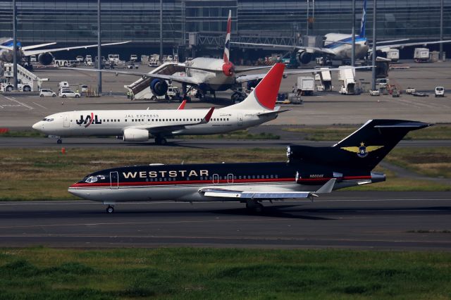 Boeing 727-100 (N800AK)