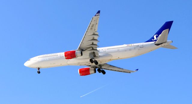 Airbus A330-300 (LN-RKO)