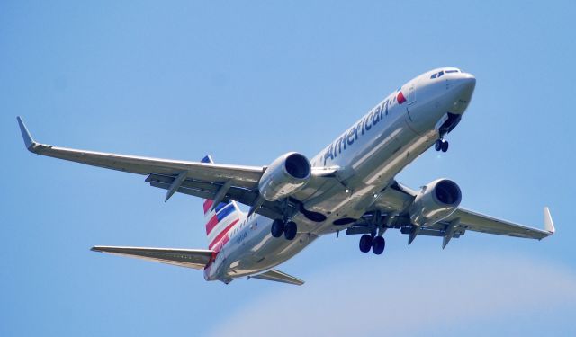 Boeing 737-800 (N950AN)