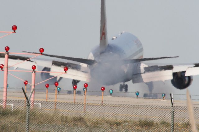 Boeing 777-200 —