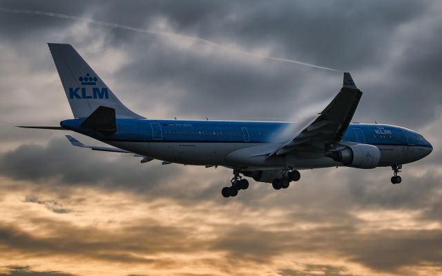 Airbus A330-200 (PH-AOE)