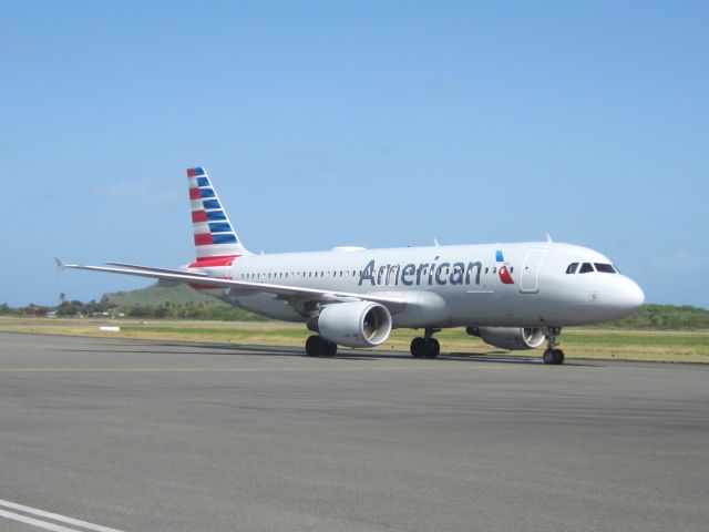 Airbus A320 (N127UW)