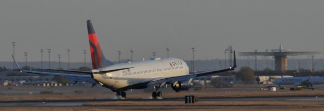 Boeing 737-800 (N3737C)