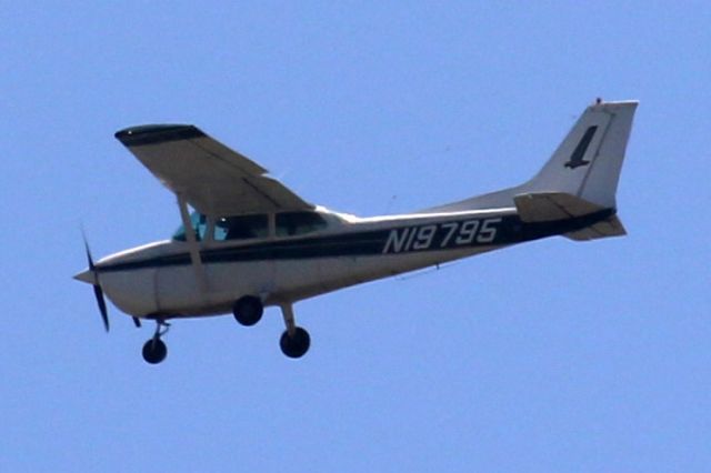 Cessna Skyhawk (N19795)