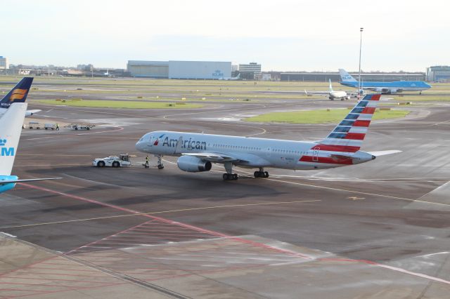 Boeing 757-200 (N200UU)