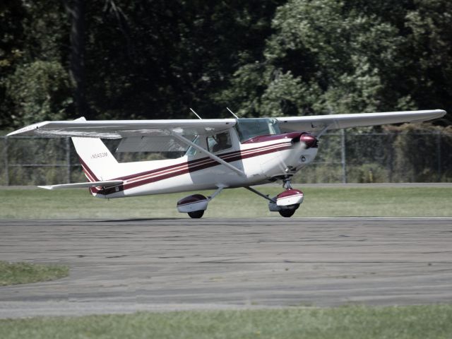 Cessna 152 (N5453M) - Perfect full stall landing.