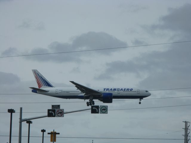 Boeing 777-200 (EI-UNW)