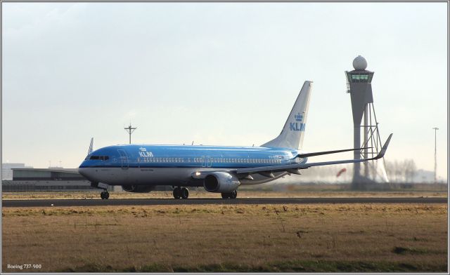 Boeing 737-700 (PH-BXR) - LM Boeing 737-900 (PH-BXR) Schiphol 10-1-2013