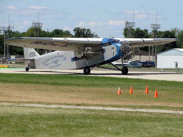 Ford Tri-Motor (N8407)