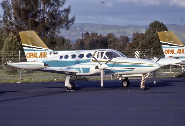 Cessna 421 (VH-TWH) - OPAL AIR - CESSNA 421B GOLDEN EAGLE - REG : VH-TWH (CN 0913) - ADELAIDE INTERNATIONAL AIRPORT SA. AUSTRALIA - YPAD 2/7/1983