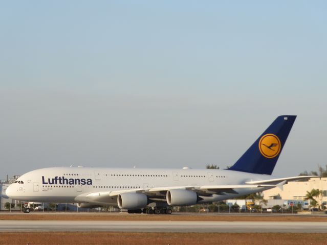 Airbus A380-800 (D-AIMB)