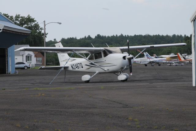 Cessna Skyhawk (N2467Q) - Over by the FBO entrance