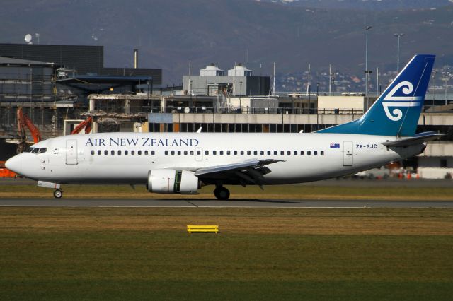 BOEING 737-300 (ZK-SJC)