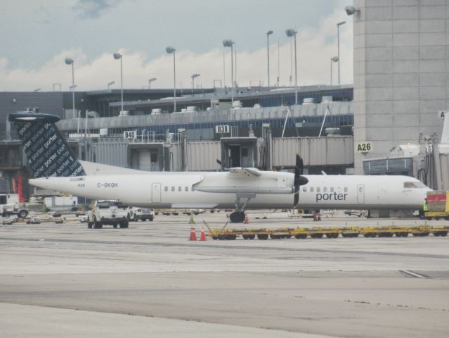 de Havilland Dash 8-400 (C-GKQH)