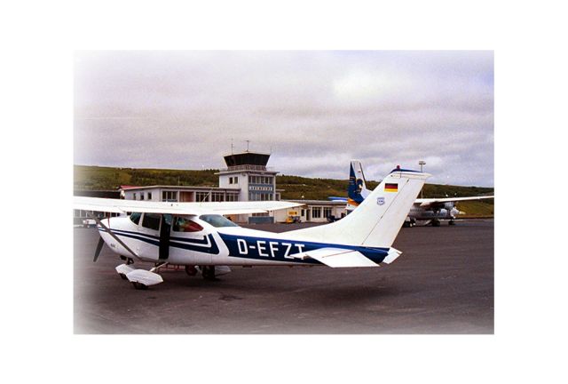 Cessna Skylane (D-EFZT) - At Akurery, Iceland.