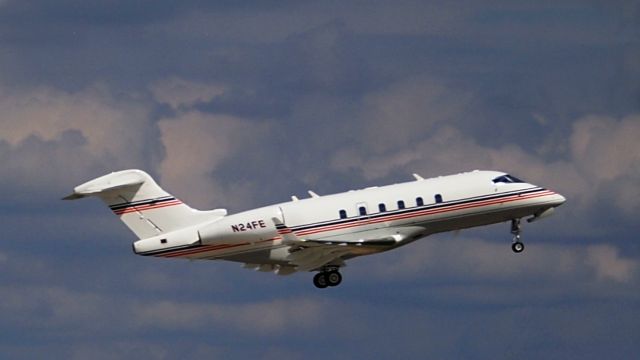 Bombardier Challenger 300 (N24FE)