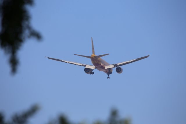 BOEING 777-200LR (N774CK)