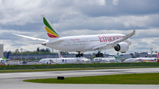 Boeing 787-8 (ET-ATI) - BOE8 on short final to Rwy 16R to complete a flight test on 4.24.17. (ln 18 / cn 34487).