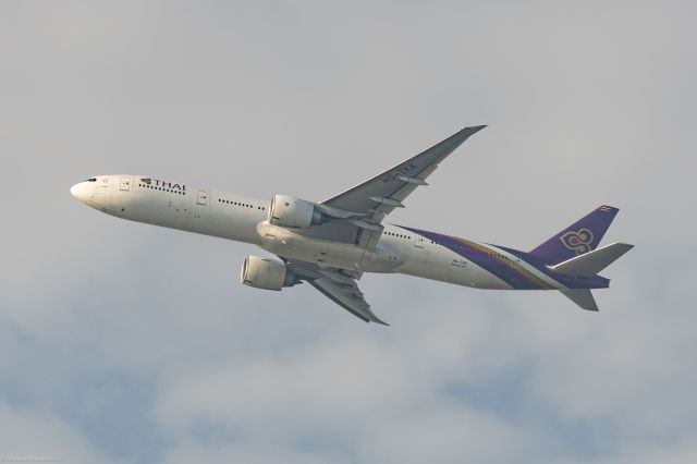 Boeing 777-200 (HS-TKK) - Standing at the south end of Cph Airport