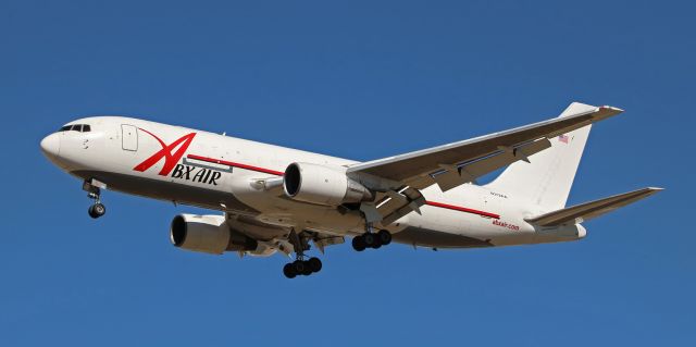 BOEING 767-200 (N312AA) - Subbing for Kalittas N730CK (which was taking a couple of "days off" at KLAS ... lol), ABXs N312AA, a B762, filled in and made the daily Phoenix-Reno trip.  It is caught here just as it is about to cross the airport perimeter to touch down and complete the midmorning PHX-RNO flight.