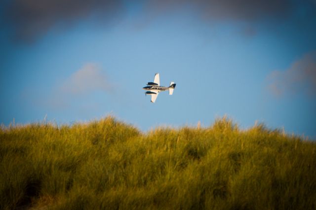 Beechcraft Baron (58) (N958P) - Circling Beach