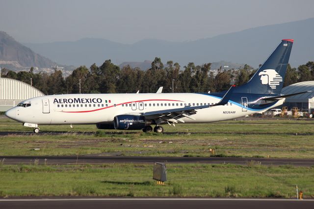 Boeing 737-800 (N520AM)