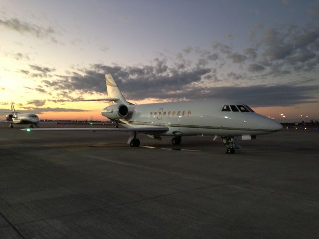 Dassault Falcon 2000 (N10JP) - Evening launch