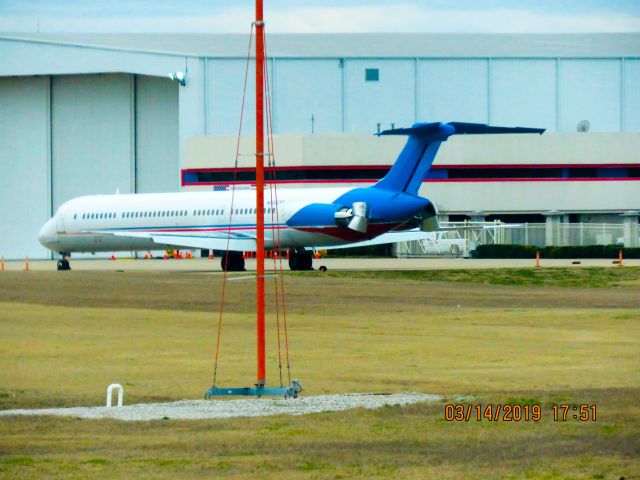 McDonnell Douglas MD-83 (N880DP)