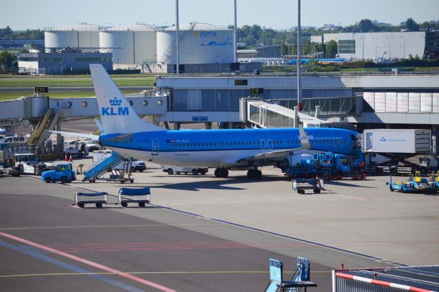 Boeing 737-800 (PH-BXH) - KLM Boeing 737-8K2WL on "stand" at AMS 09.03 hrs (GMT) 10May25 preparing for flight KL1219 to ARN