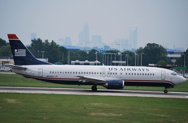 BOEING 737-400 (N419US) - 18C - 6/4/10