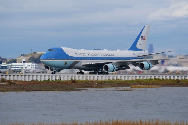 Boeing 747-200 (92-9000)