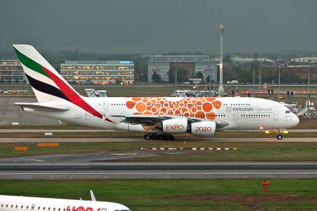 Airbus A380-800 (A6-EEY)